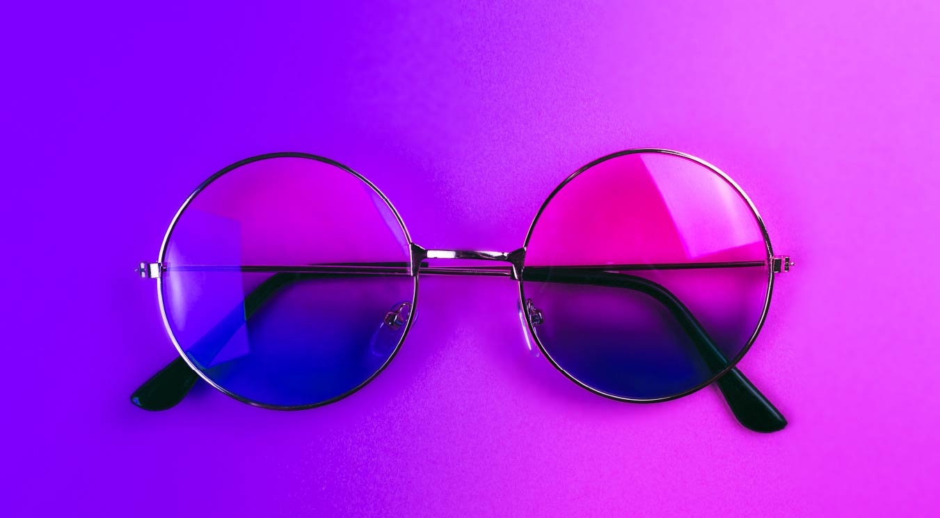 La importancia de ponernos las gafas violetas al estudiar y ejercer la Psicología