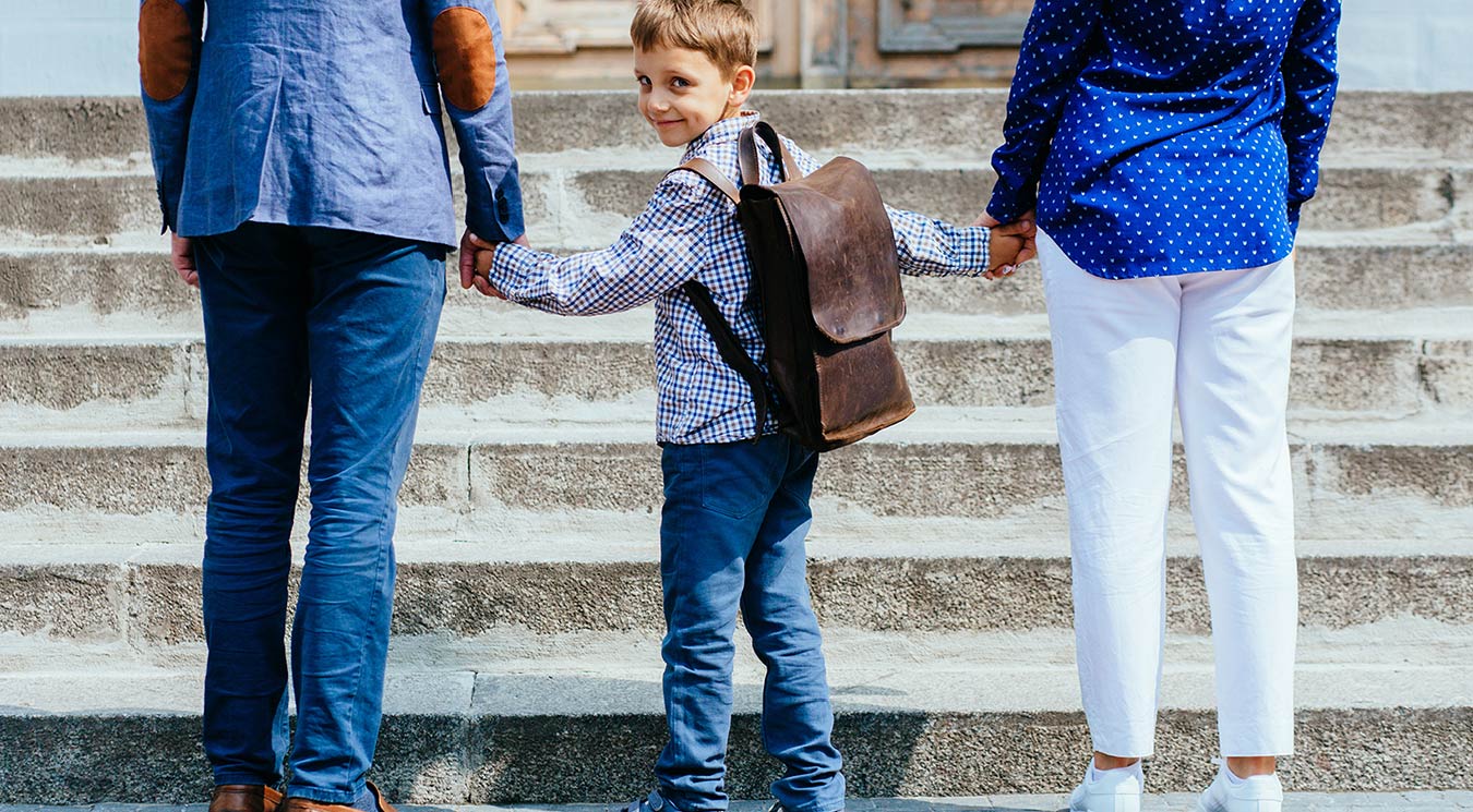 Cambiar de escuela a tu hijo no va a mejorar su socialización